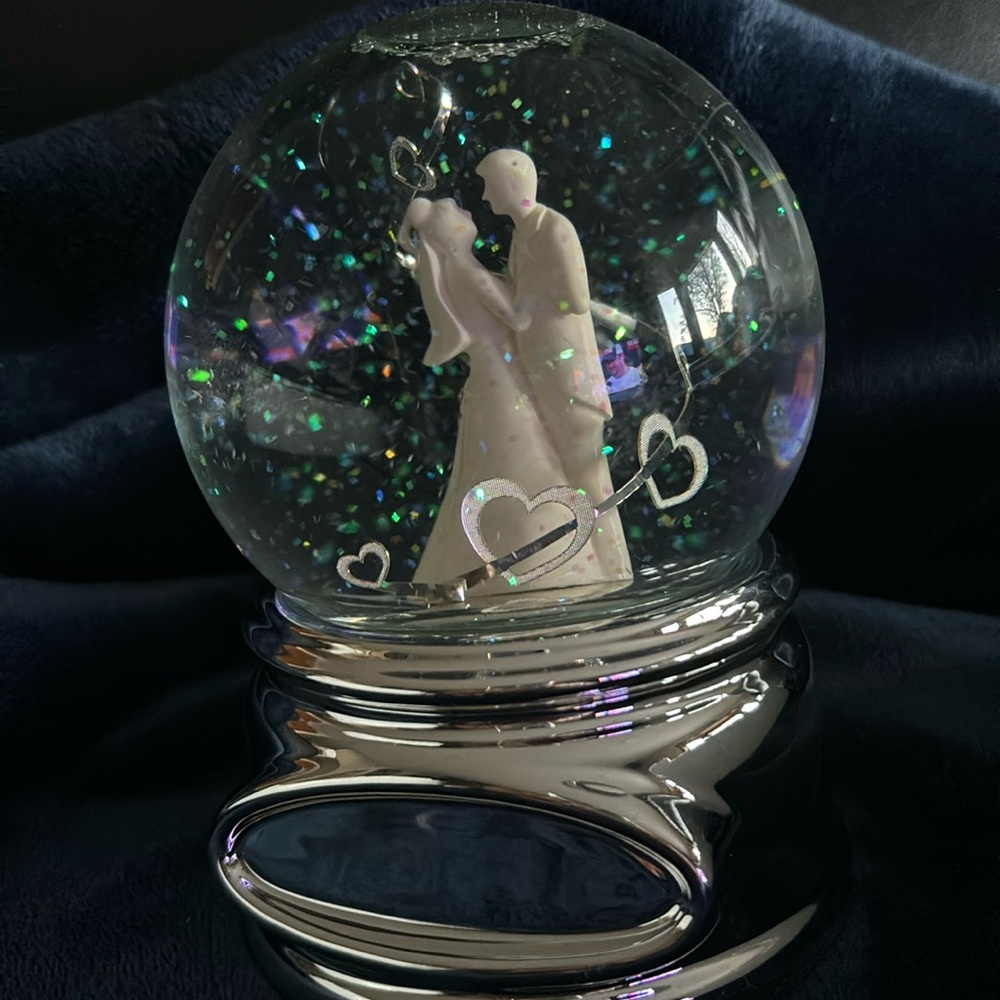 Wedding snow Globe